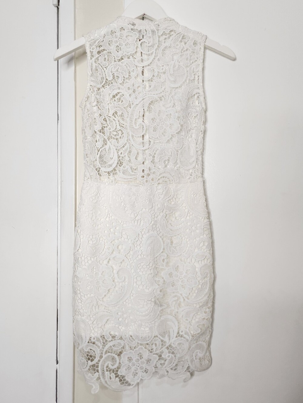 White Lace Sleeveless Sheath Dress